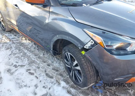 2020 Nissan Kicks Sr Xtronic Cvt z USA, uszkodzony, nr VIN 3N1CP5DV8LL552559